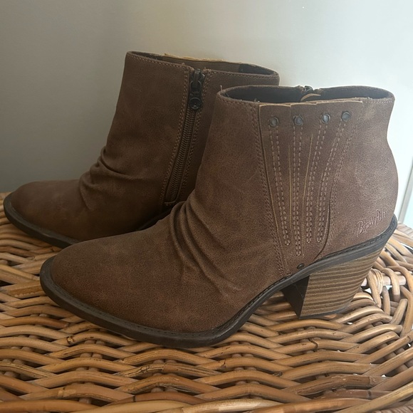 Blowfish Liva Bootie Brown Ruched Vegan Leather Ankle Booties - Picture 3 of 5